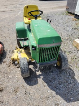 Picture of 1992 John Deere 332 Lawn Tract