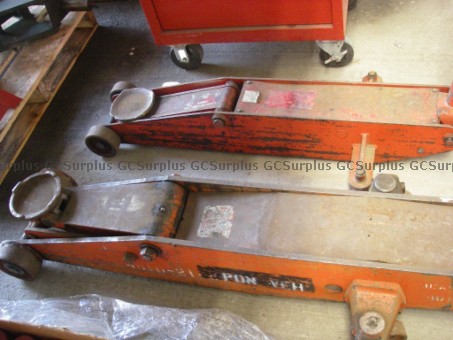 Picture of 2 Vehicle Jacks