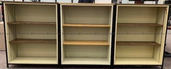 Picture of Lot of Bookshelves