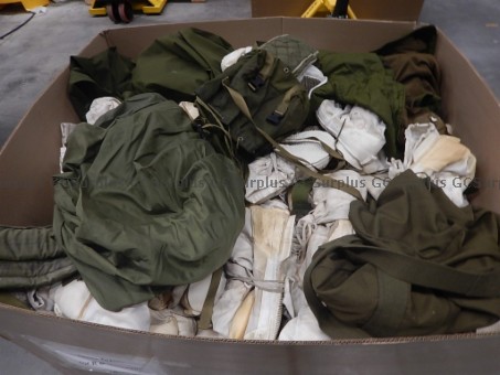 Photo de Vêtements militaires usagés va