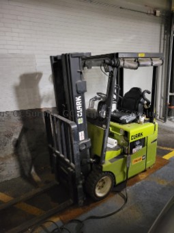 Picture of Non-functional Clark Forklift 
