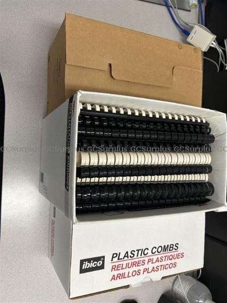 Picture of Lot of Plastic Binding Combs