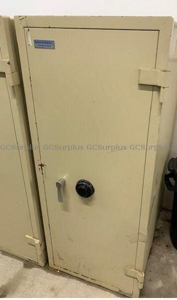 Picture of 1 Lot of 2 Safes