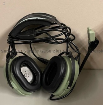 Picture of 6 Pilot headsets and 1 Aviatio