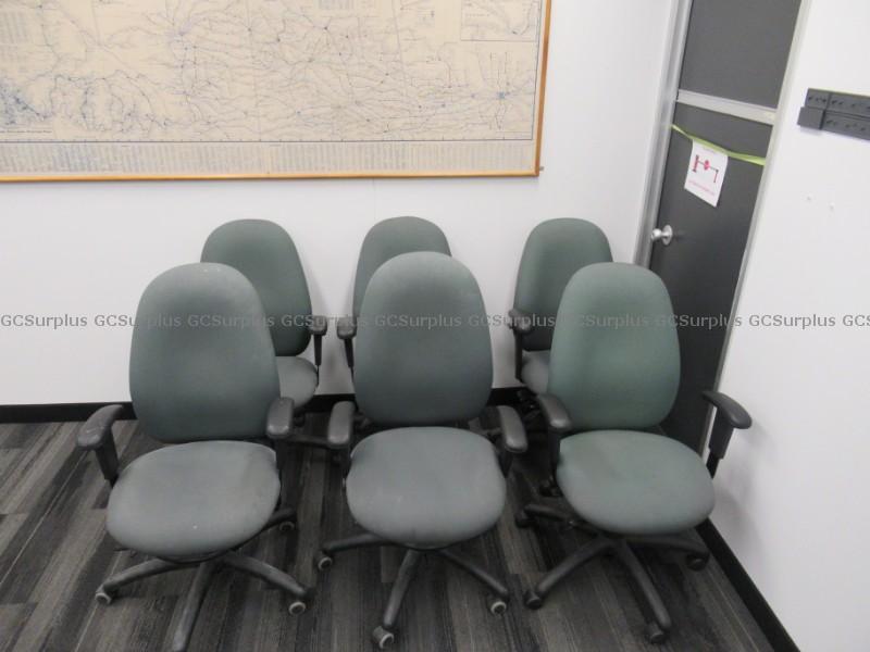 Photo de 6 fauteuils de bureau