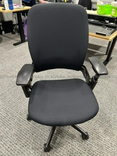 Picture of Lot of 5 Faulty Chairs