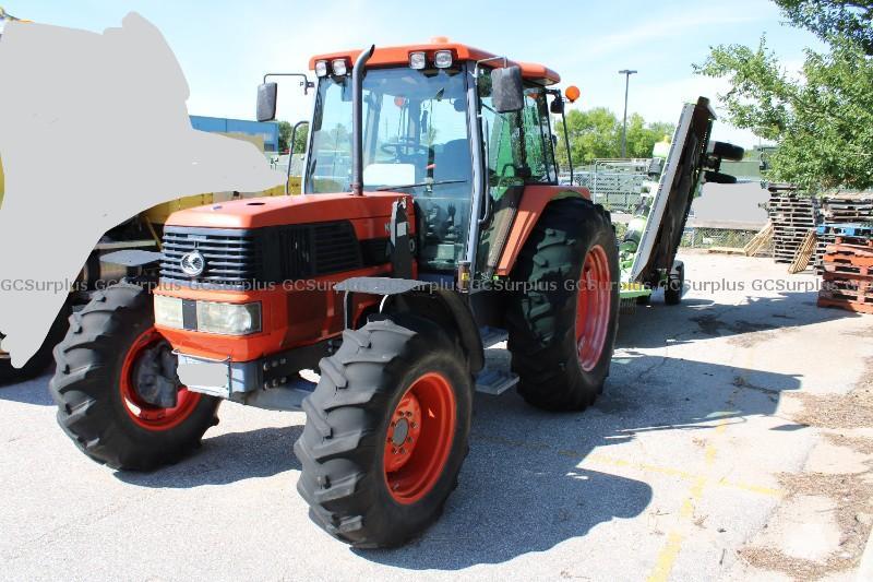 Photo de Tracteur avec accessoires Kubo