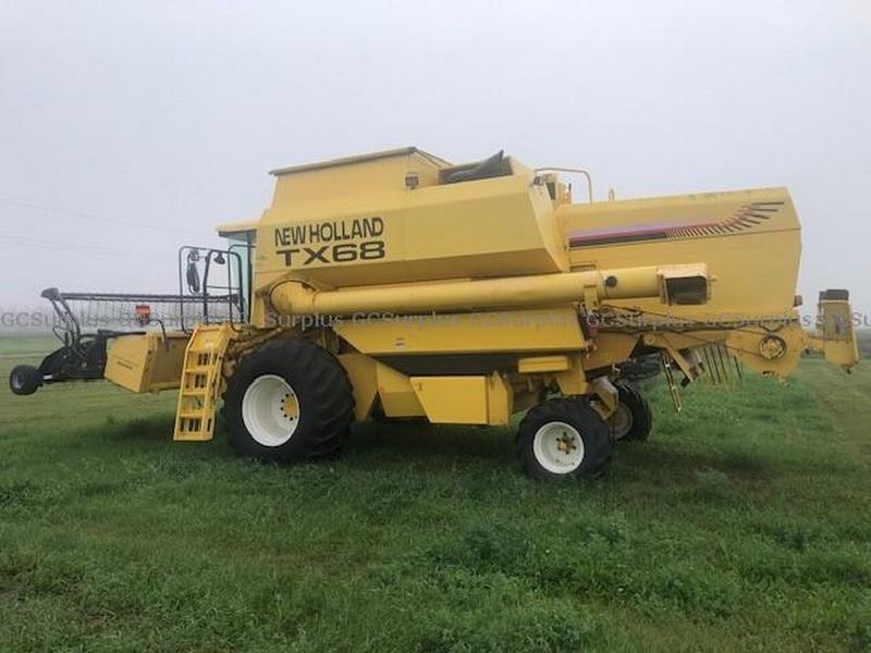 Picture of New Holland TX 68 Combine Harv