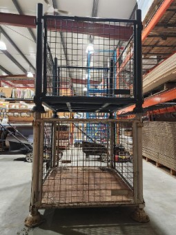 Picture of 4 Metal Post Pallets