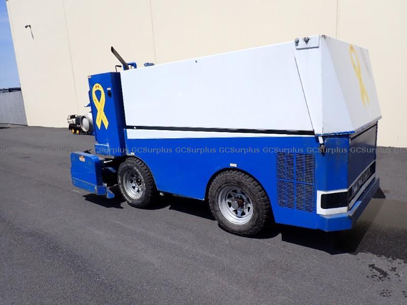 Photo de Zamboni 445 (4 909 h), 2009
