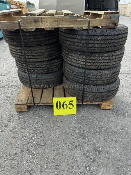 Photo de 8 pneus usagés Bridgestone