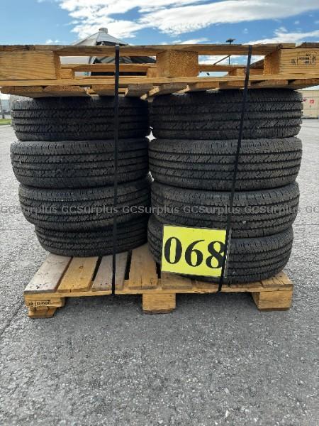 Photo de 8 pneus usagés Bridgestone