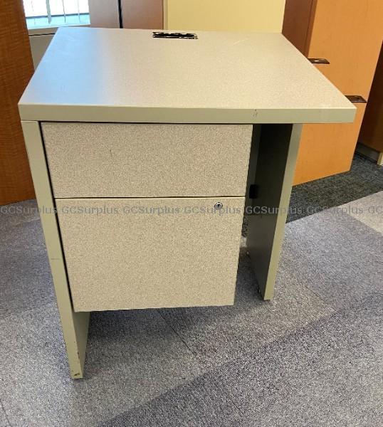 Photo de Bureau et meuble de rangement 