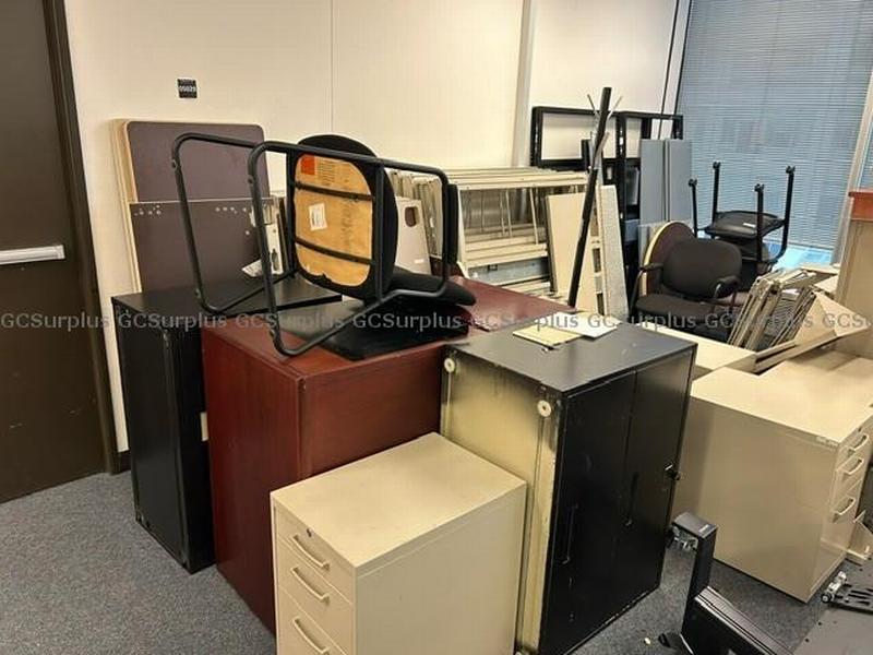 Photo de Lot de mobilier de bureau vari