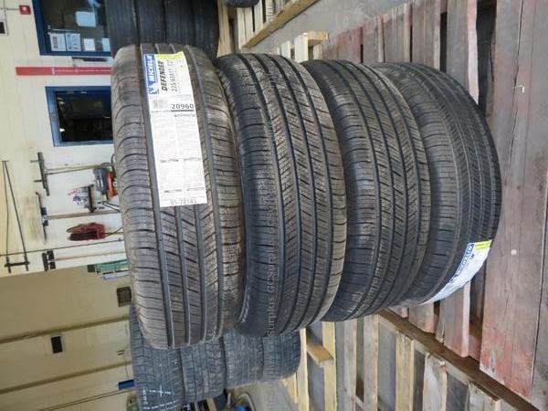 Picture of Michelin Defender 225/65/R17 T