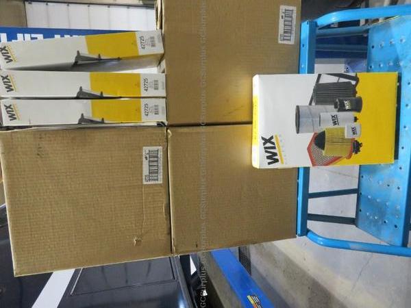 Picture of WIX Air Filters 42725