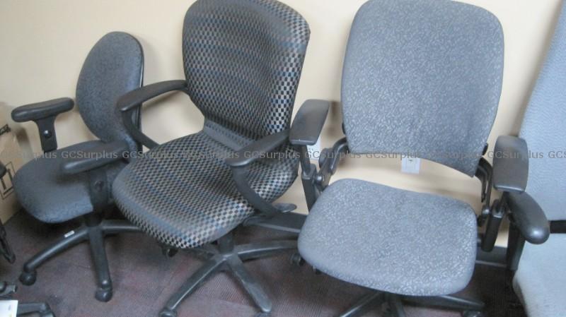 Photo de 10 chaises de bureau