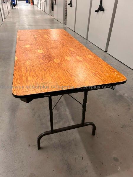 Photo de 11 tables pliantes en bois no.