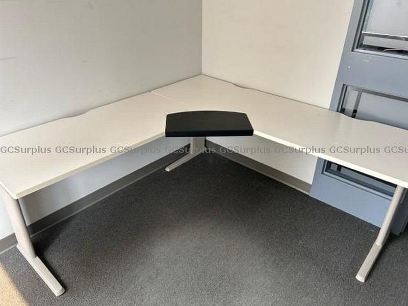 Photo de Lot de 45 bureaux en forme de 