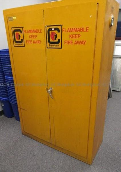 Photo de Armoire de rangement de sécuri