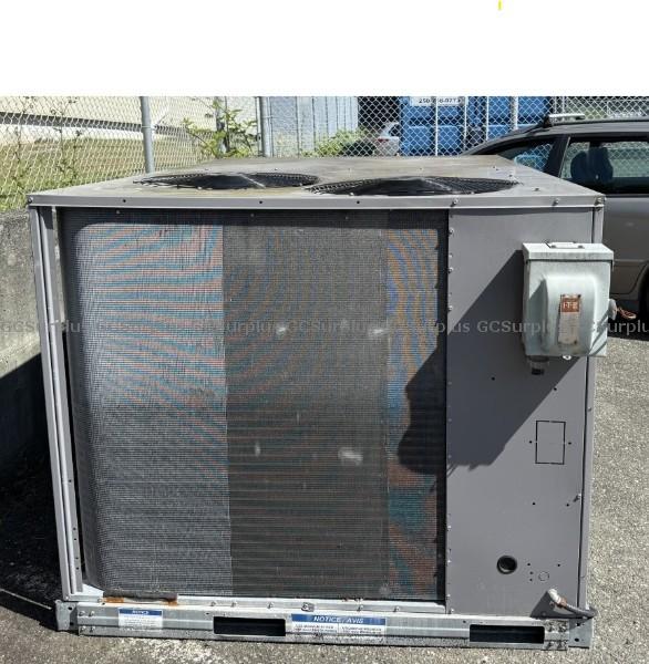 Picture of Carrier Rooftop Electric Cooli