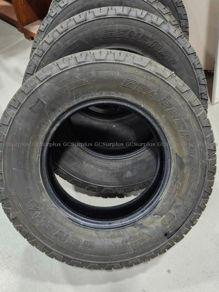 Photo de Pneus General Grabber LT265/70