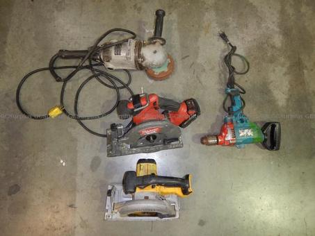 Photo de 4 outils électriques variés - 