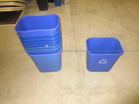 Photo de Recycling Bins