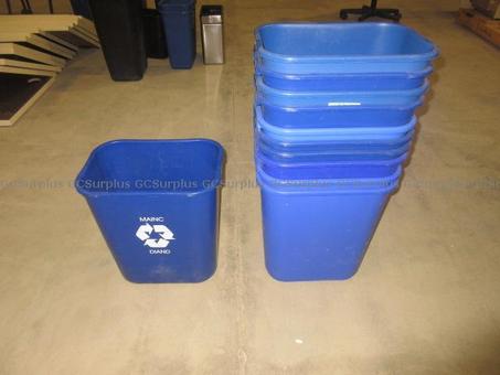 Photo de Recycling Bins