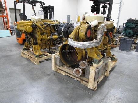 Photo de 2 moteurs diesel marins CAT