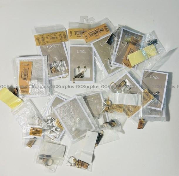 Picture of Lot of UNO de 50 Earrings and 