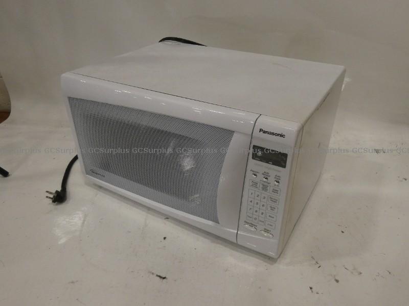 Picture of Panasonic F0006701CP Microwave