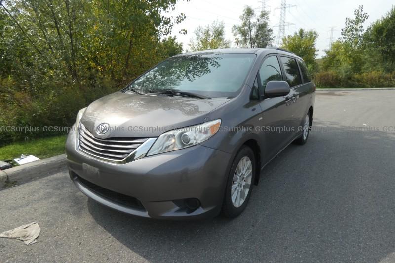 Photo de Toyota Sienna LE, 2016