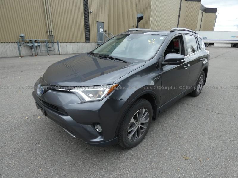 Photo de Toyota RAV4 LE hybride, 2017