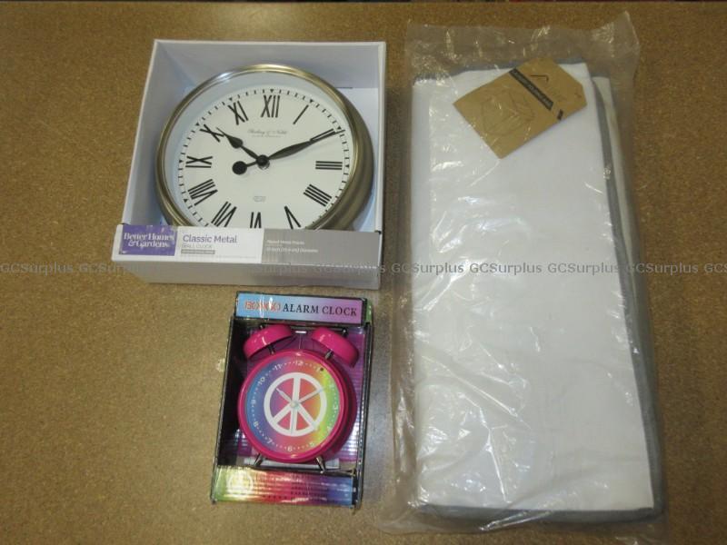 Picture of Laundry Folding Bag and Clocks