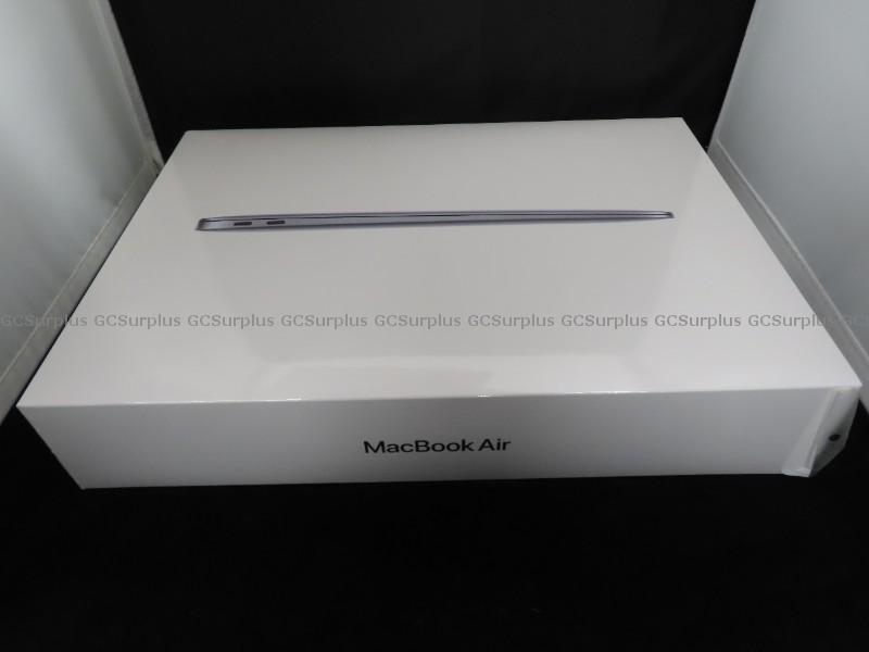 Picture of 13-inch MacBook Air with Apple