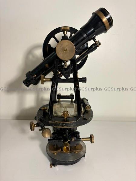 Photo de Instrument d'arpentage Antique