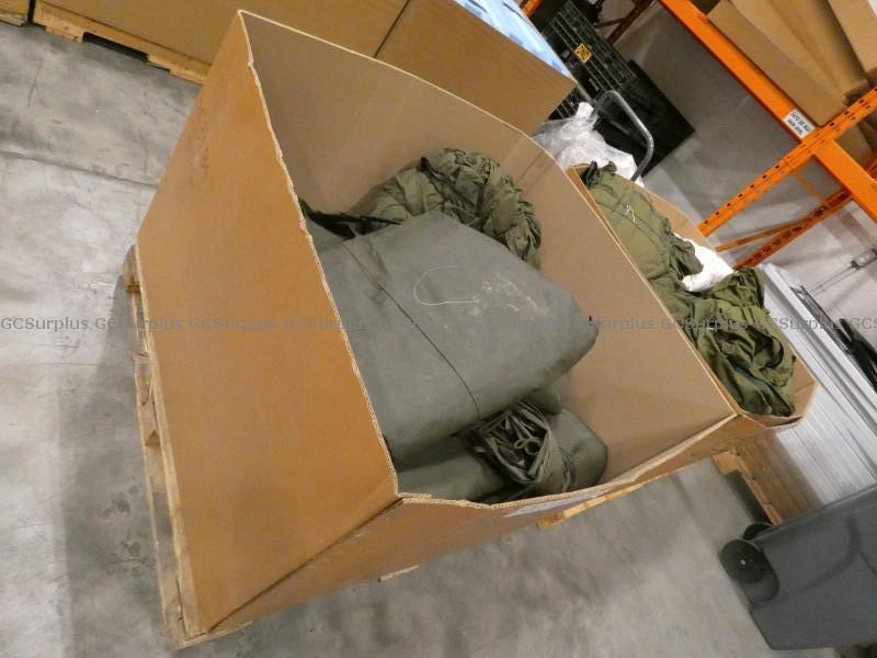 Photo de Rebuts de matériel de tente va