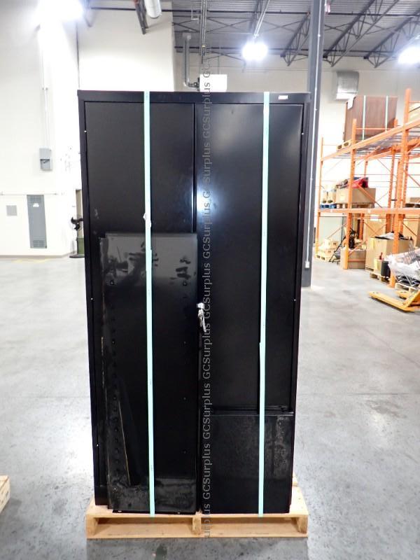 Photo de Armoire noire ULINE